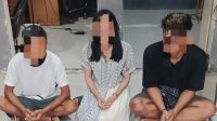 Foto tiga orang terduga pengedar narkoba jenis sabu dengan barang bukti seberat 2,79 gram diamankan polres Lombok Tengah