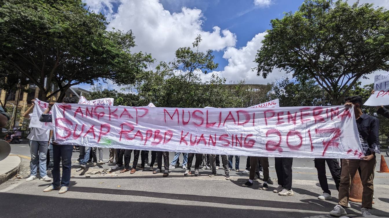 Gampar Kejati Riau