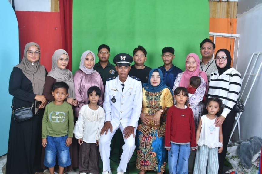 Sudirman Resmi Dilantik sebagai Pj Penghulu Raja Bejamu oleh Bupati Rohil