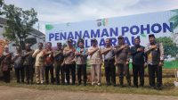 Kapolda Riau Irjen Pol Herry Heryawan Kunjungi Kuansing, Tanam Pohon dan Dukung Program Pelestarian Alam Kapolda Riau Irjen Pol Herry Heryawan Kunjungi Kuansing, Tanam Pohon dan Dukung Program Pelestarian Alam