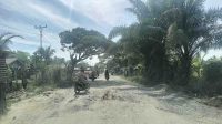 Warga Keluhkan Jalan Rusak di Jalur Ekonomi Utama Sinaboi–Bagansiapiapi 3 IMG20250802093400