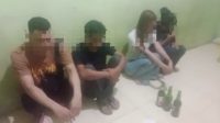 Pesta Ineks di Koto Taluk Digerebek Warga, Dua Pelajar dan Wiraswasta Diamankan! 2 Dua orang pria yang berprofesi sebagai wiraswasta dengan inisial Y dan D dan Dua orang perempuan yang diketahui berstatus sebagai pelajar yang kedapatan sedang pesta narkoba di dusun tobek panjang.
