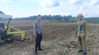 Bhabinkamtibmas Desa Petai Bersama Warga Siapkan Lahan Jagung Pipil untuk Dukung Ketahanan Pangan IMG 20260508 WA0016